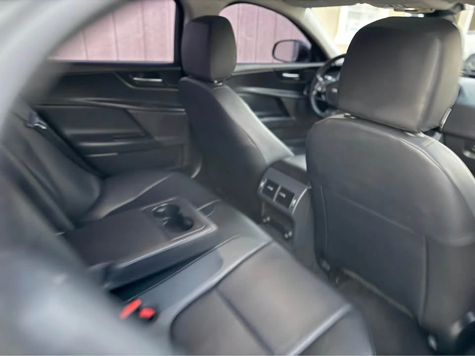2017 Jaguar XE - Image 9 of 19