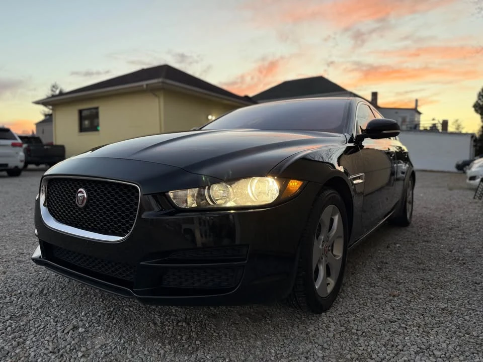 2017 Jaguar XE - Image 11 of 19