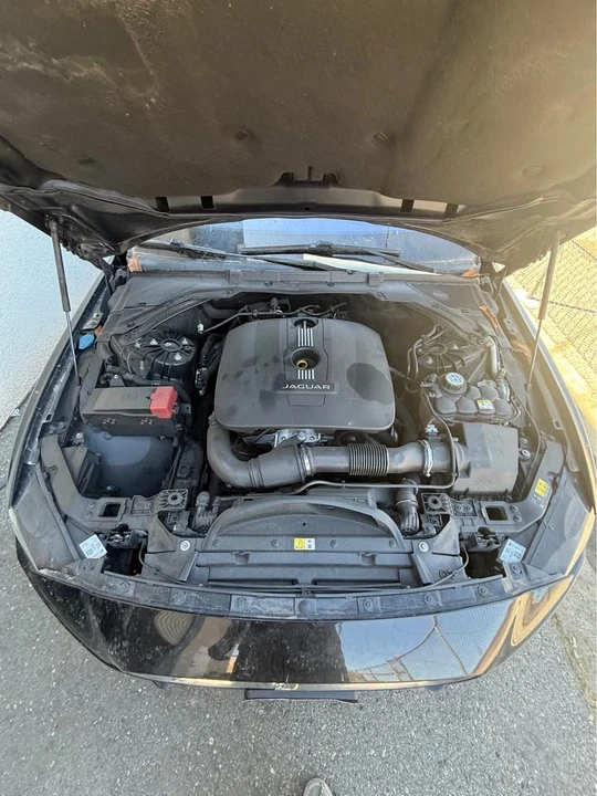 2017 Jaguar XE - Image 2 of 5