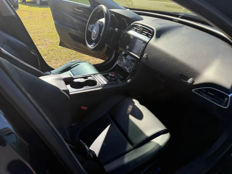 2017 Jaguar XE - Image 9 of 18