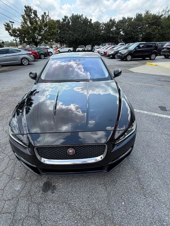 2017 Jaguar XE - Image 2 of 15