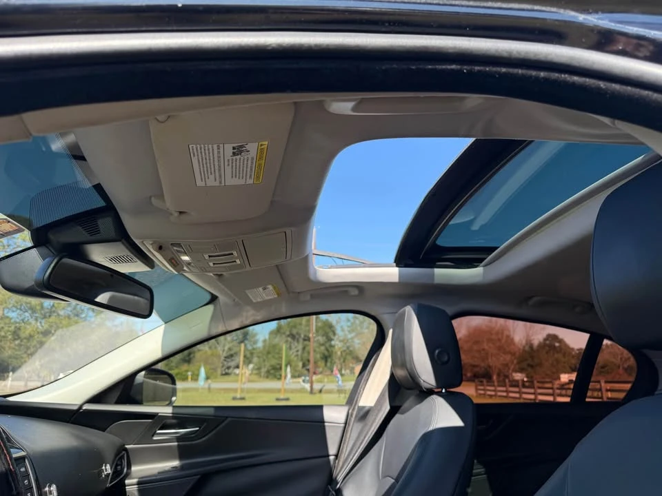 2017 Jaguar XE - Image 13 of 18