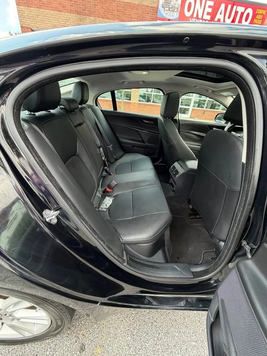 2017 Jaguar XE - Image 7 of 15