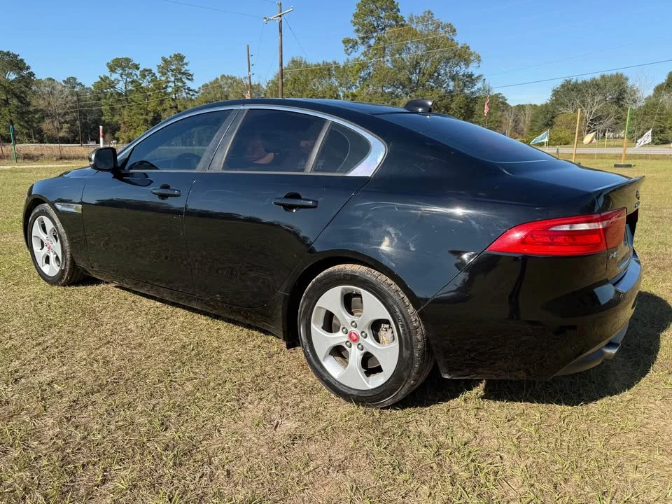 2017 Jaguar XE - Image 5 of 18