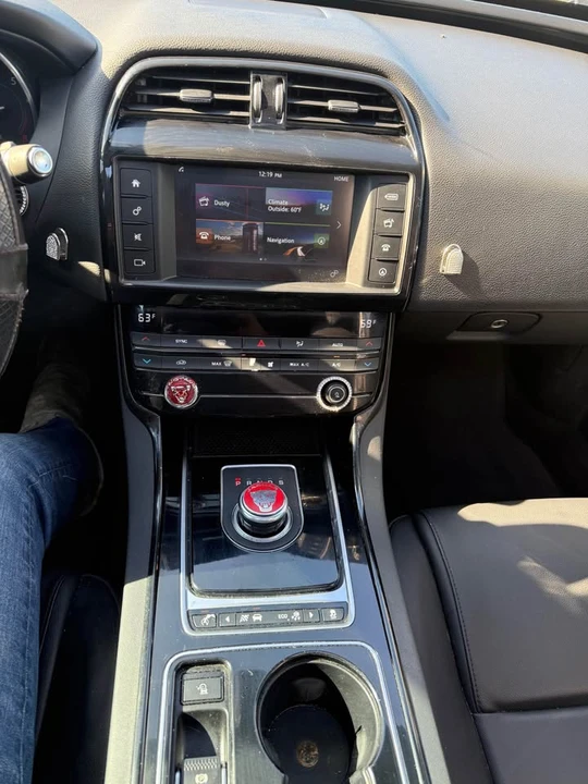 2017 Jaguar XE - Image 14 of 18