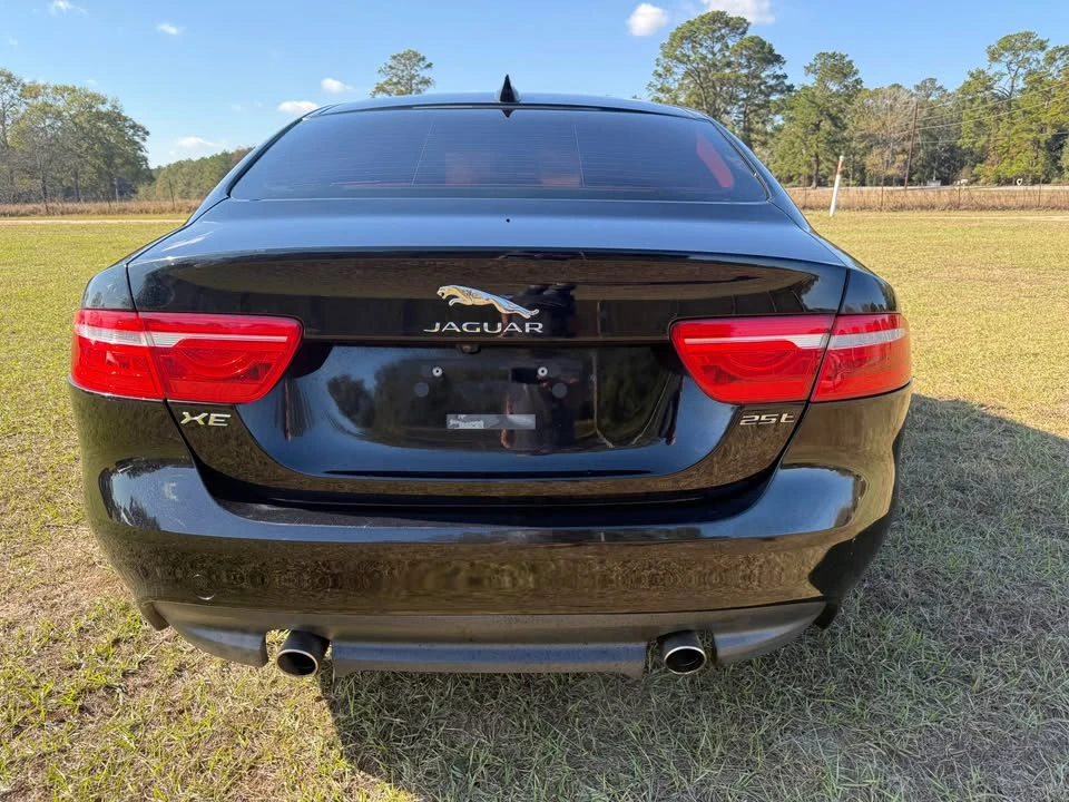 2017 Jaguar XE - Image 4 of 18