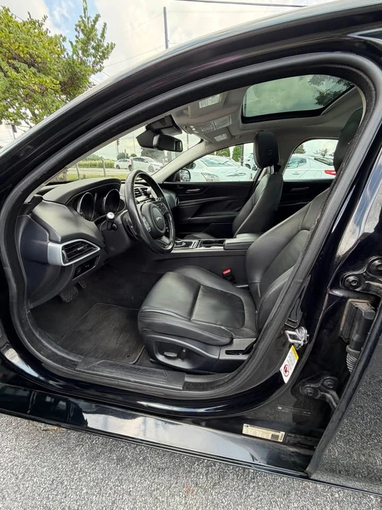 2017 Jaguar XE - Image 9 of 15