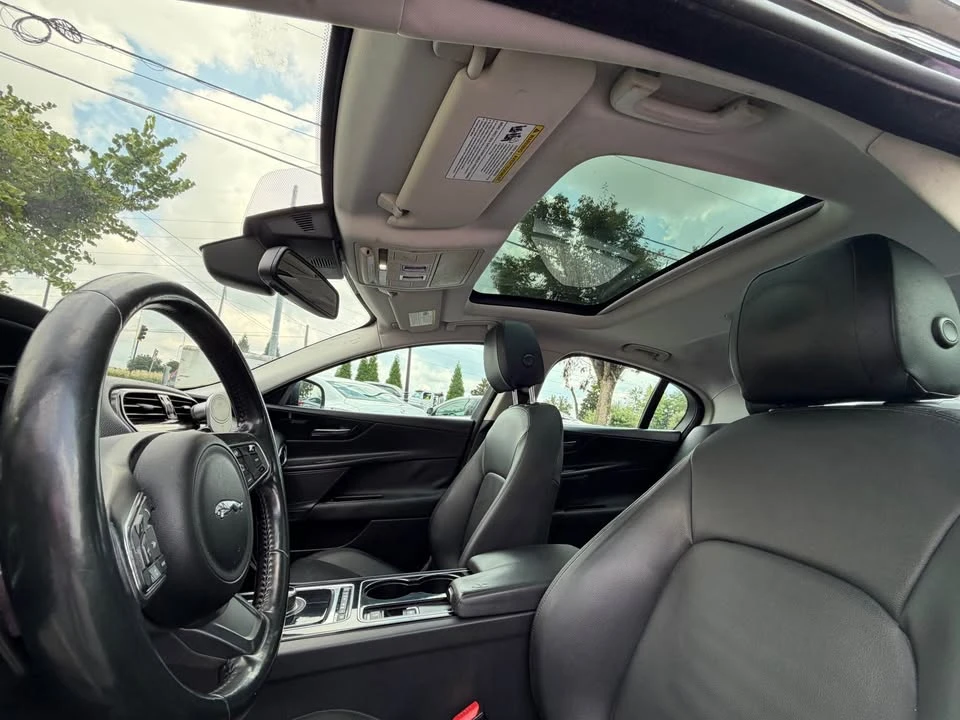 2017 Jaguar XE - Image 6 of 15
