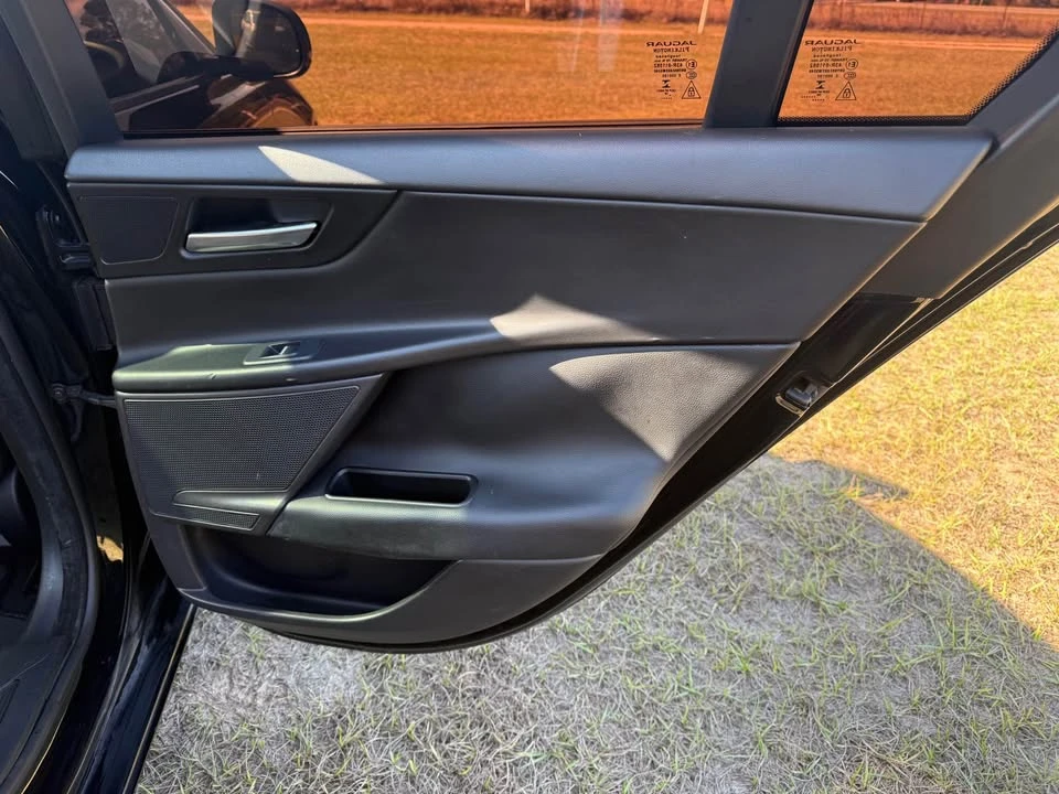 2017 Jaguar XE - Image 15 of 18