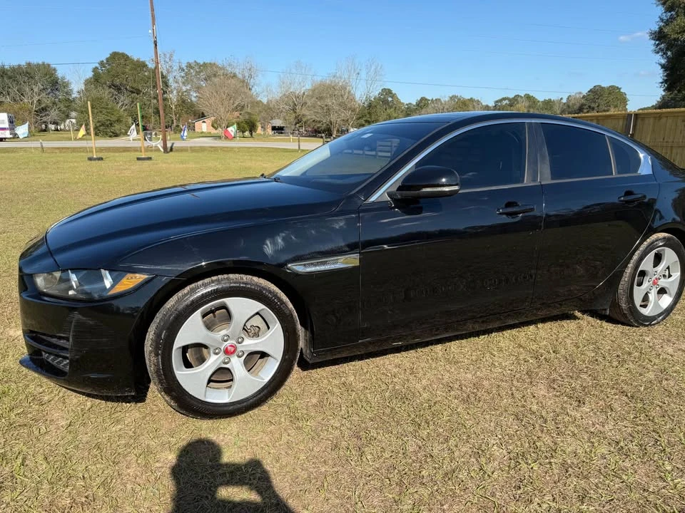 2017 Jaguar XE - Image 7 of 18