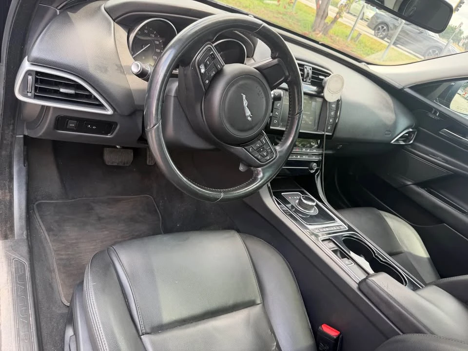2017 Jaguar XE - Image 5 of 15
