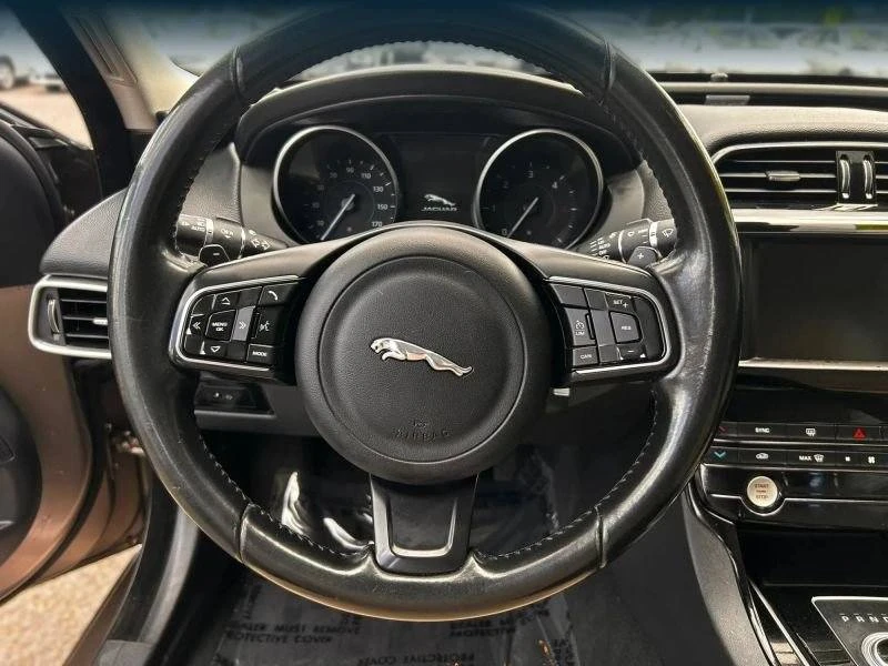 2017 Jaguar XE - Image 11 of 20