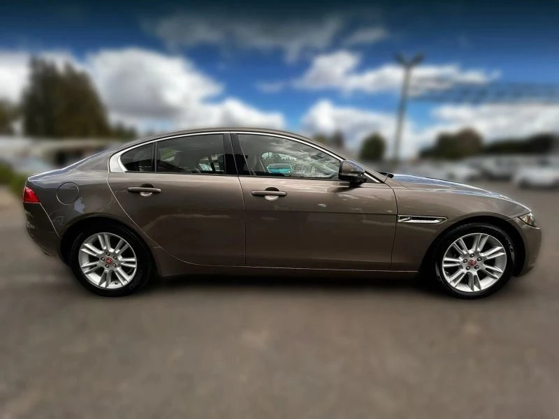 2017 Jaguar XE - Image 6 of 20