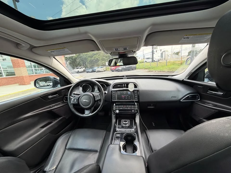 2017 Jaguar XE - Image 10 of 15