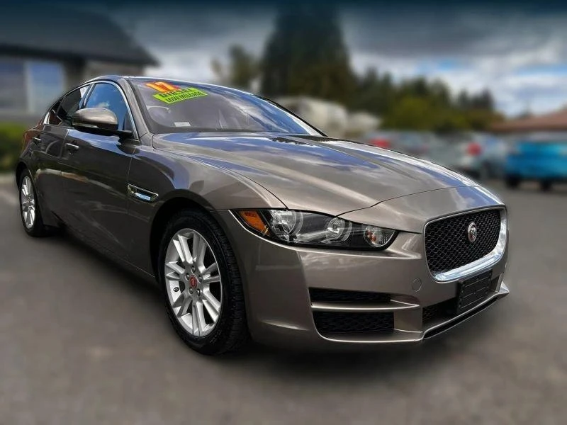 2017 Jaguar XE - Image 7 of 20