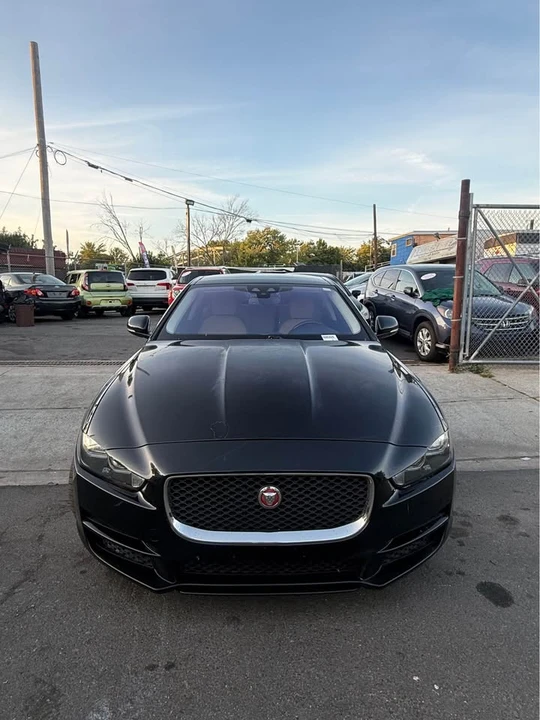 2017 Jaguar XE - Image 2 of 17