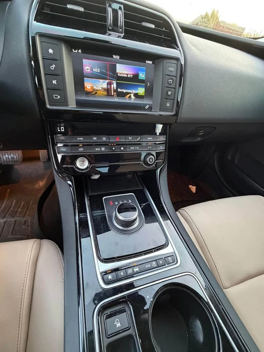 2017 Jaguar XE - Image 15 of 17