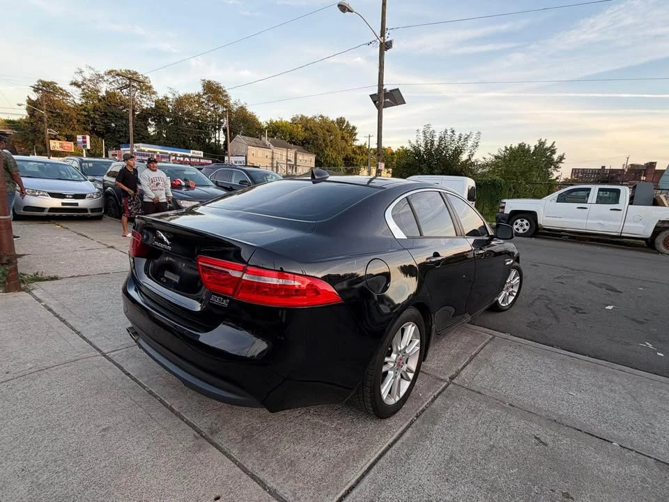 2017 Jaguar XE - Image 8 of 17
