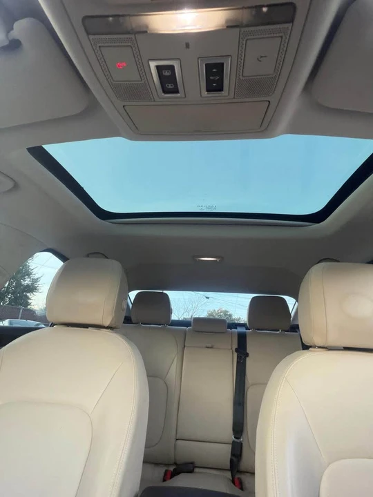 2017 Jaguar XE - Image 16 of 17