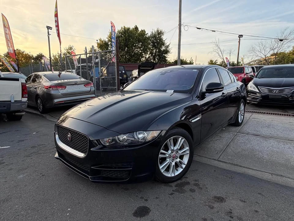2017 Jaguar XE - Image 4 of 17