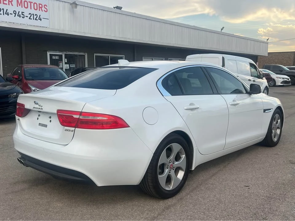 2017 Jaguar XE - Image 6 of 17