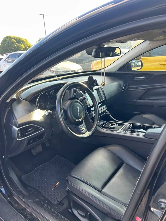 2017 Jaguar XE - Image 2 of 4