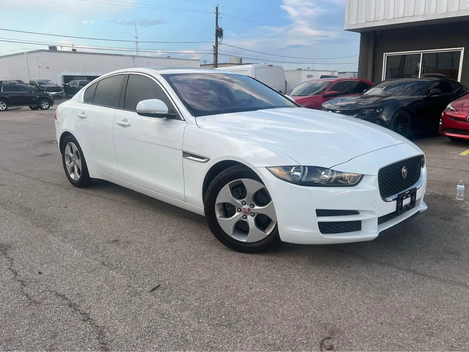 2017 Jaguar XE - Image 2 of 17