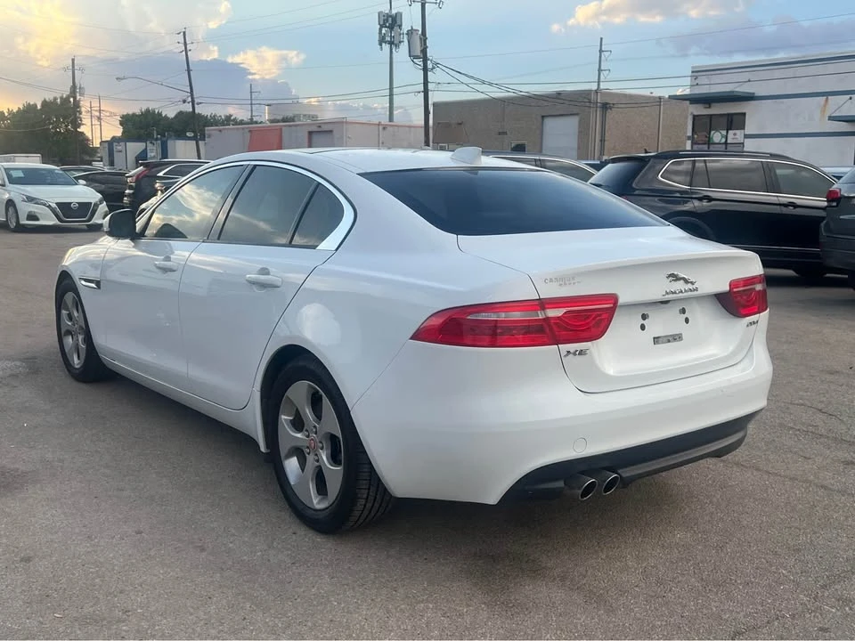 2017 Jaguar XE - Image 7 of 17