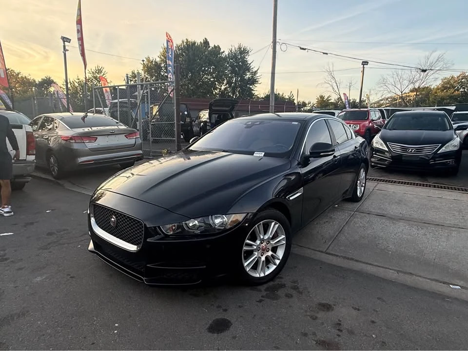 2017 Jaguar XE - Image 13 of 16