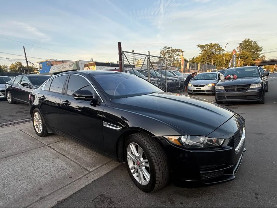 2017 Jaguar XE - Image 9 of 16