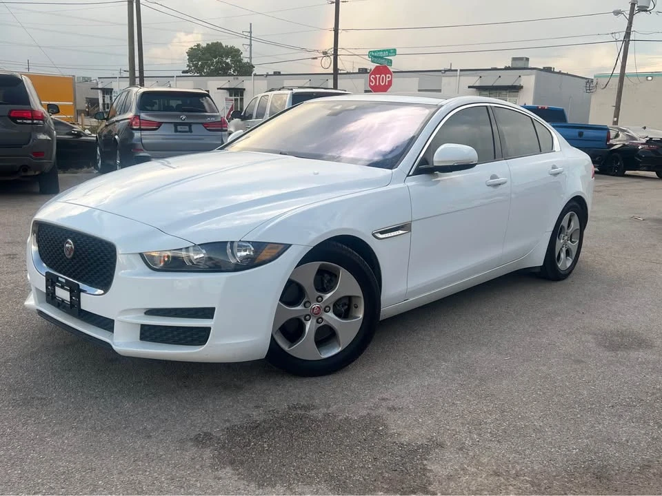 2017 Jaguar XE - Image 3 of 17