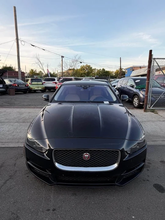 2017 Jaguar XE - Image 4 of 16