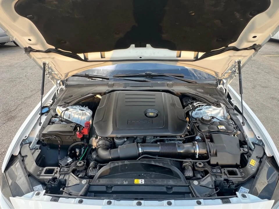 2017 Jaguar XE - Image 15 of 17