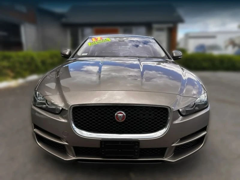 2017 Jaguar XE - Image 8 of 20
