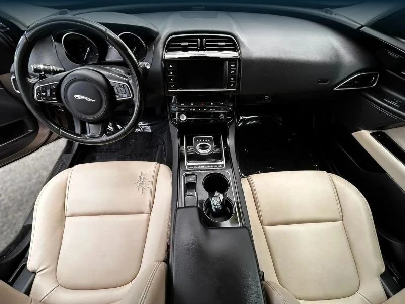 2017 Jaguar XE - Image 10 of 20