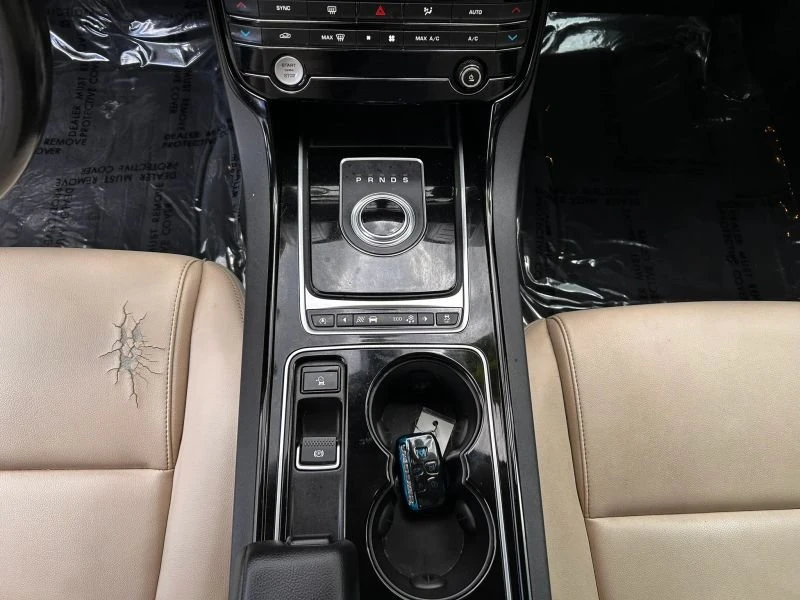 2017 Jaguar XE - Image 13 of 20