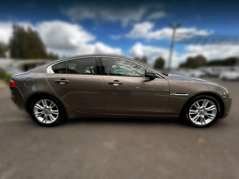 2017 Jaguar XE - Image 6 of 20