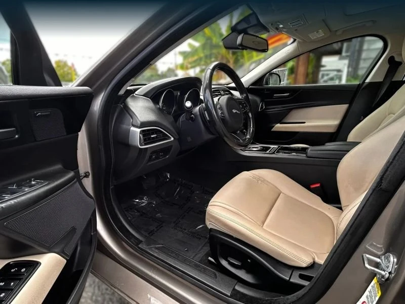 2017 Jaguar XE - Image 9 of 20