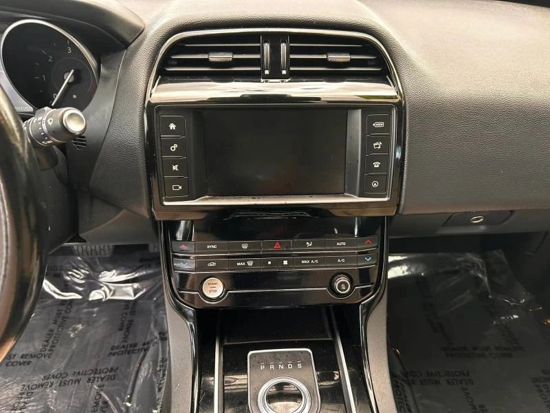 2017 Jaguar XE - Image 12 of 20