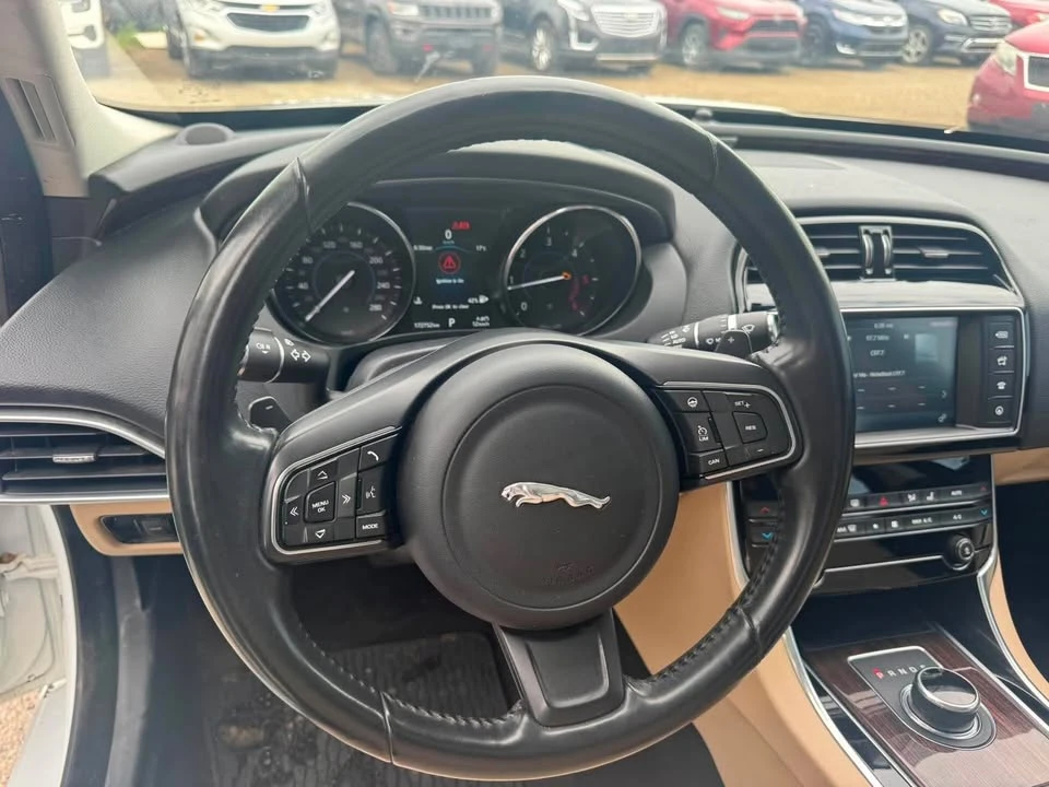 2017 Jaguar XE - Image 8 of 17
