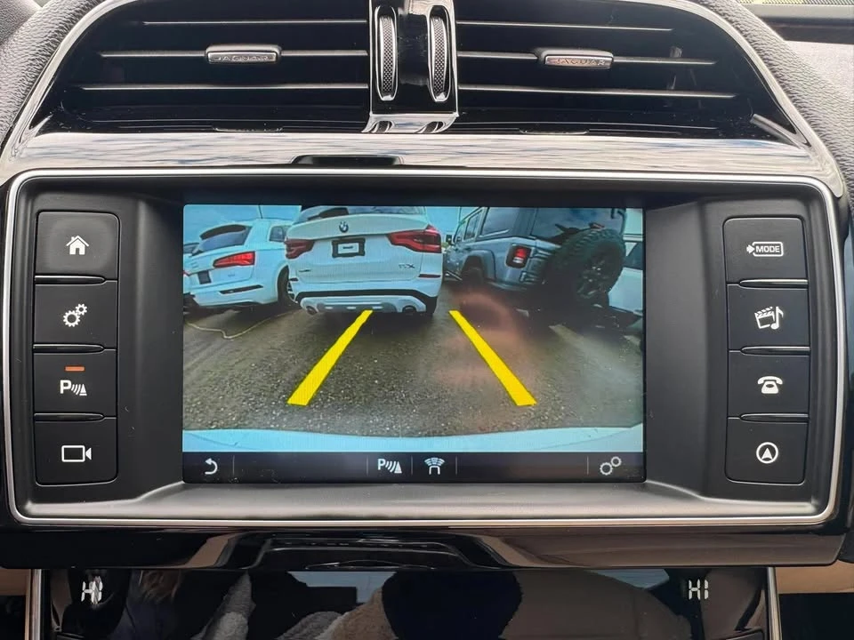 2017 Jaguar XE - Image 11 of 17