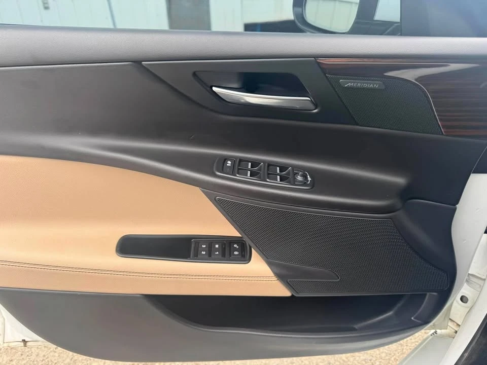2017 Jaguar XE - Image 15 of 17