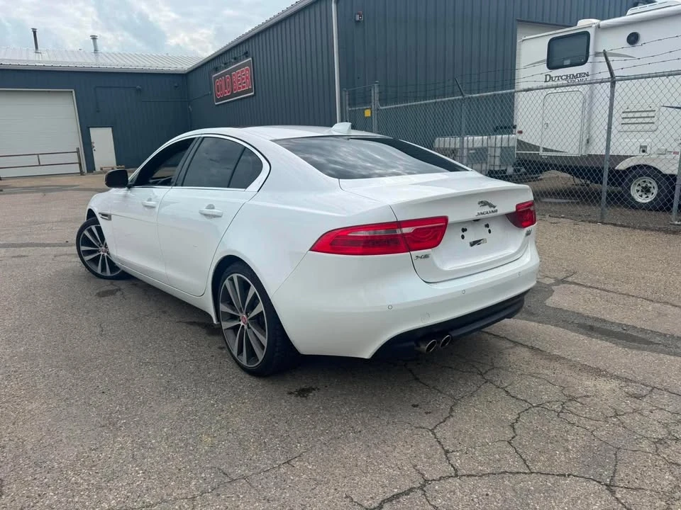 2017 Jaguar XE - Image 4 of 17
