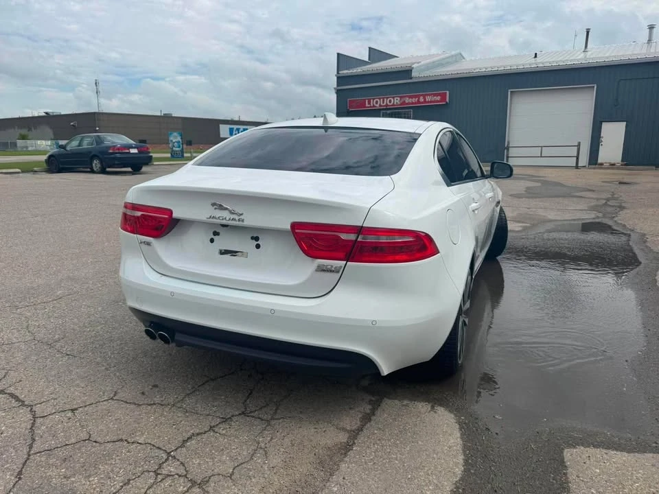 2017 Jaguar XE - Image 3 of 17