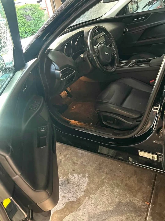 2017 Jaguar XE - Image 4 of 7