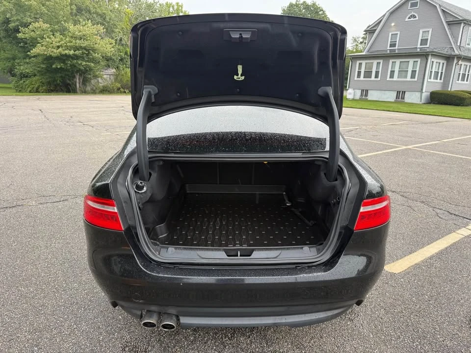2017 Jaguar XE - Image 5 of 20