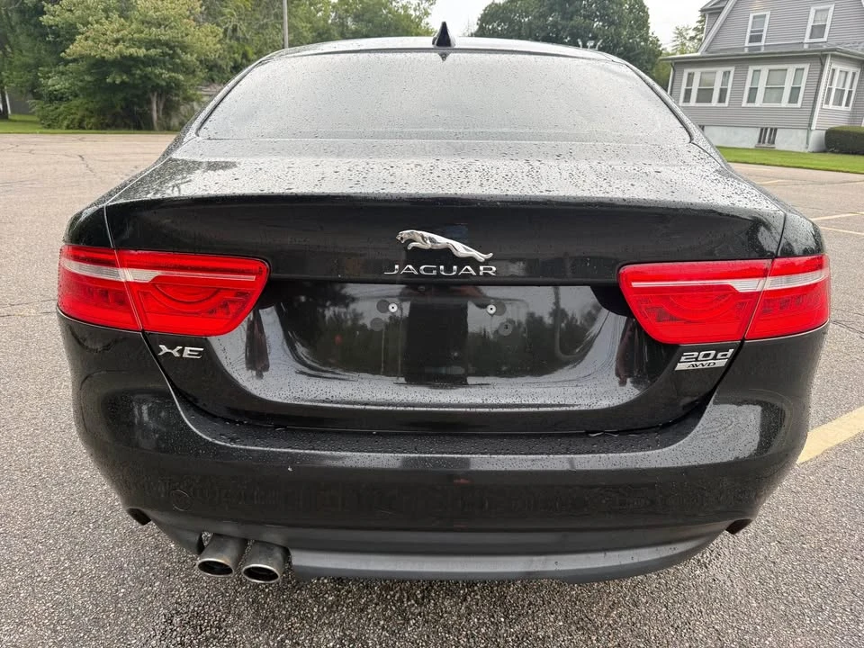 2017 Jaguar XE - Image 4 of 20