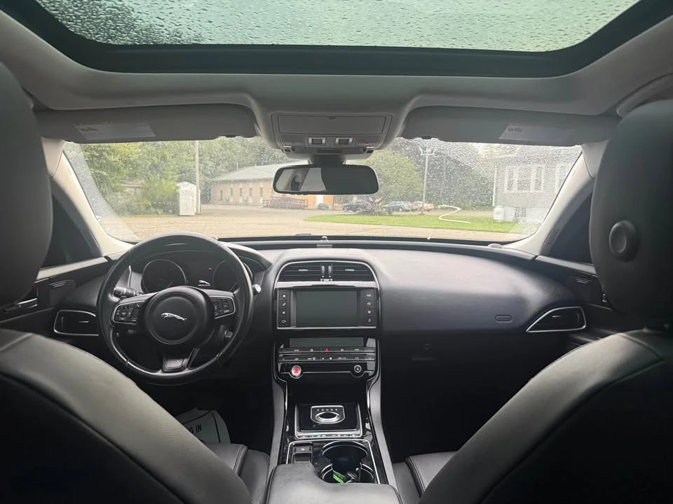2017 Jaguar XE - Image 13 of 20