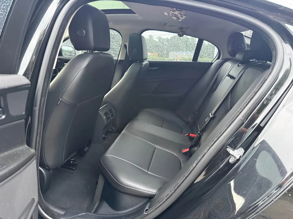 2017 Jaguar XE - Image 12 of 20