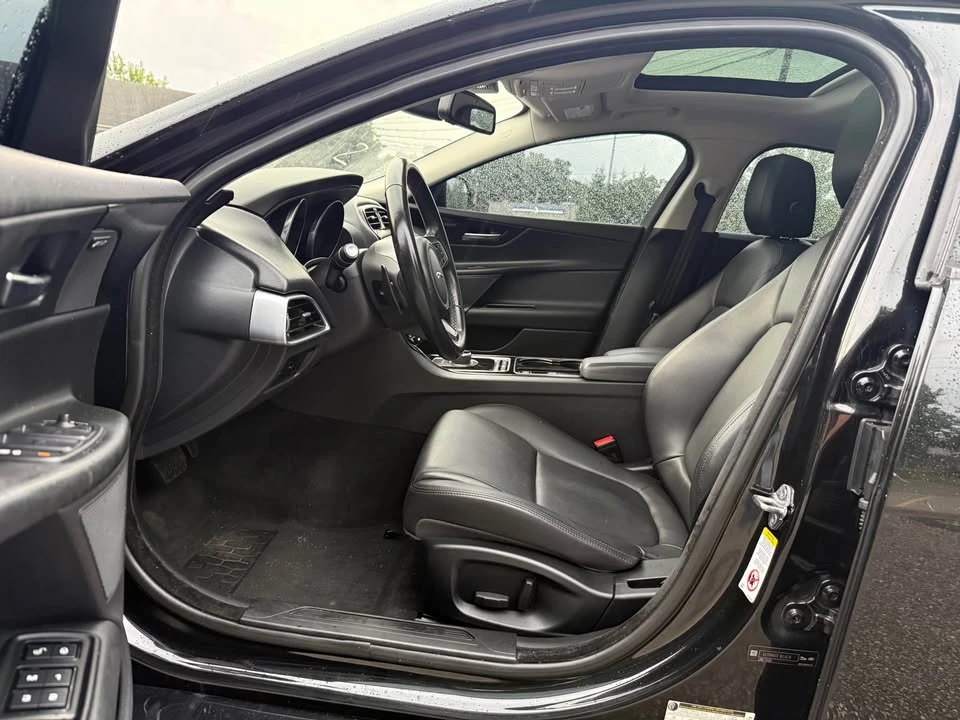2017 Jaguar XE - Image 10 of 20